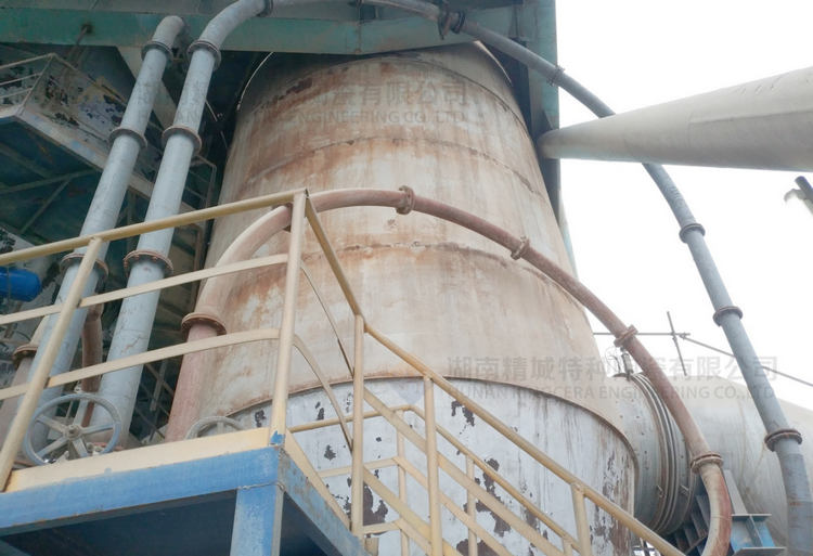 美运行一年的壹定发特瓷耐磨陶瓷管道外观无破损、、运行无走漏