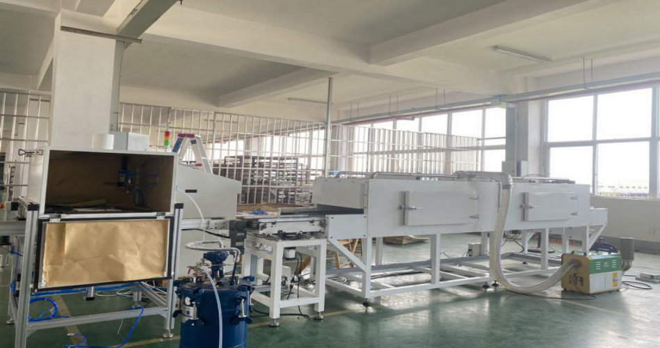 壹定发特瓷陶瓷橡胶复合衬板硫化喷胶线